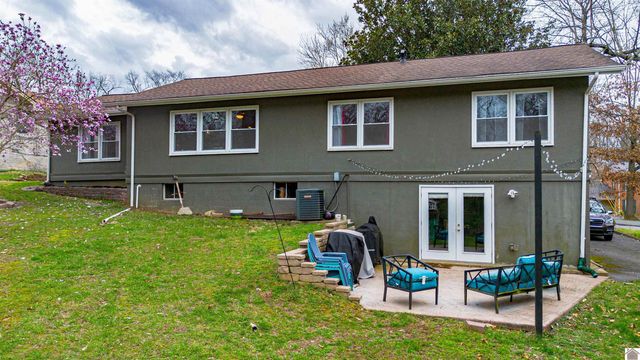 726 Woodland Dr, Paducah, KY 42001