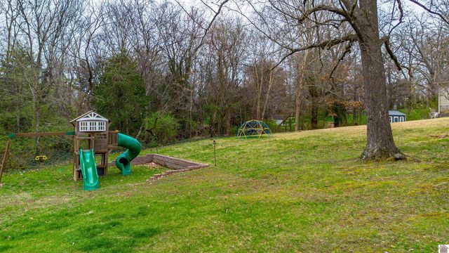 726 Woodland Dr, Paducah, KY 42001