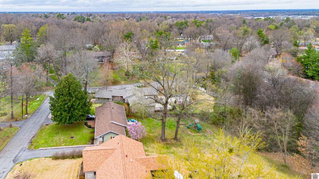 726 Woodland Dr, Paducah, KY 42001