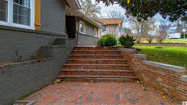 726 Woodland Dr, Paducah, KY 42001