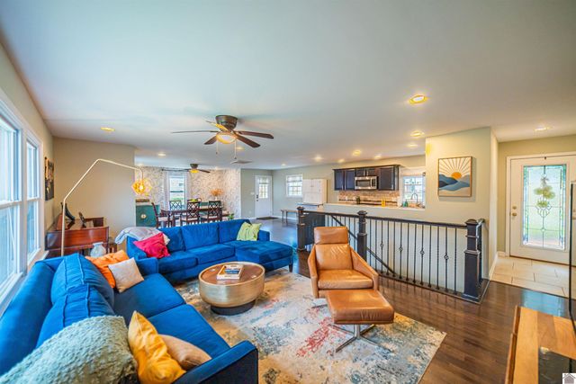 726 Woodland Dr, Paducah, KY 42001