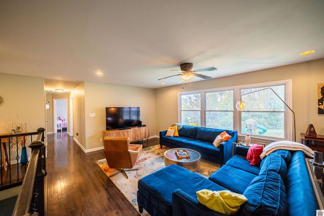 726 Woodland Dr, Paducah, KY 42001