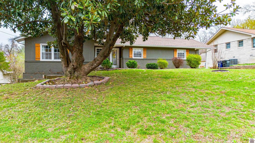 726 Woodland Dr, Paducah, KY 42001