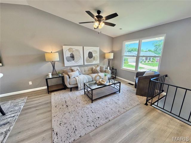 344 Saddle Back Drive, St Louis, MO 63129