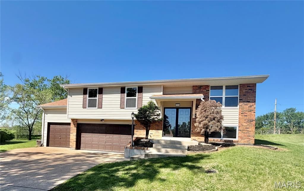 344 Saddle Back Drive, St Louis, MO 63129