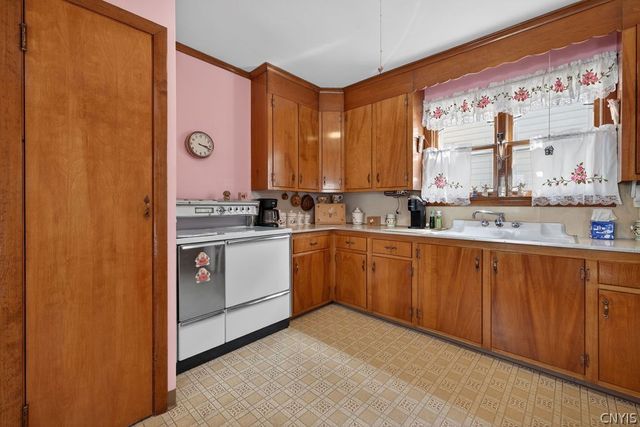 210 Freeman Avenue, Geddes, NY 13209