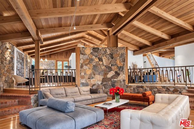 1926 Calle Yucca, Thousand Oaks, CA 91360