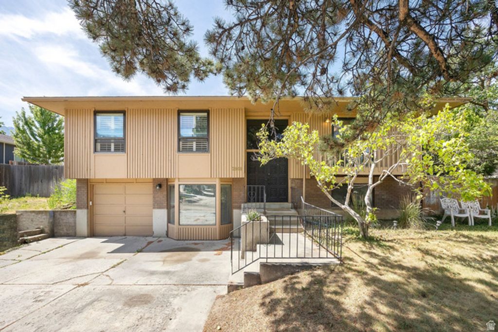 2968 E CARDIFF RD, Cottonwood Heights, UT 84121 — exterior