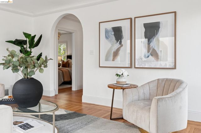 5721 Roberts Ave, Oakland, CA 94605