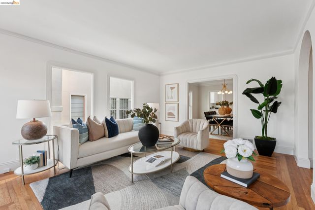 5721 Roberts Ave, Oakland, CA 94605