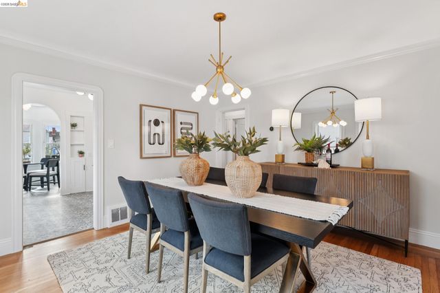 5721 Roberts Ave, Oakland, CA 94605