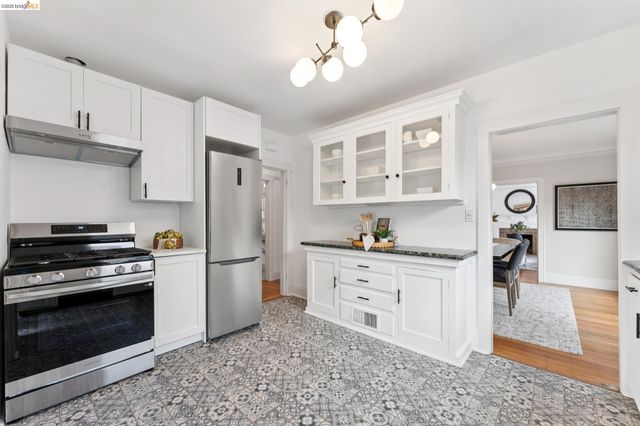 5721 Roberts Ave, Oakland, CA 94605