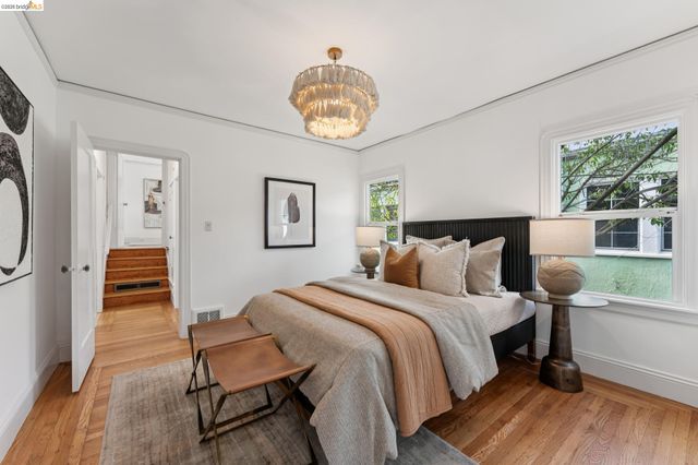 5721 Roberts Ave, Oakland, CA 94605