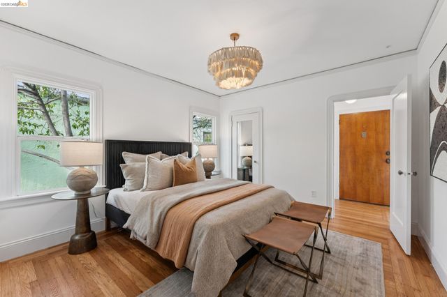 5721 Roberts Ave, Oakland, CA 94605