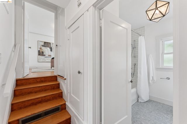 5721 Roberts Ave, Oakland, CA 94605