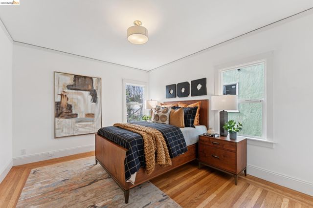 5721 Roberts Ave, Oakland, CA 94605