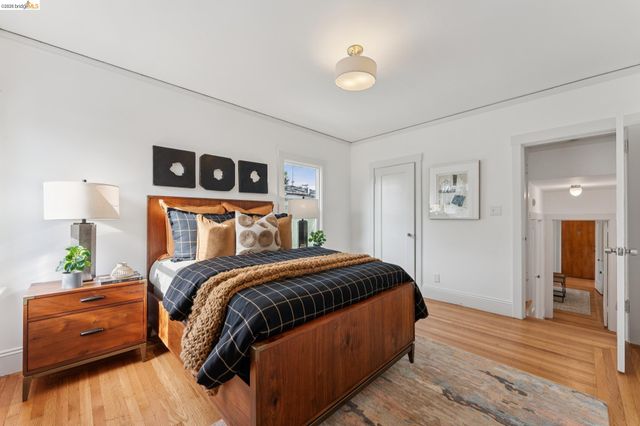 5721 Roberts Ave, Oakland, CA 94605