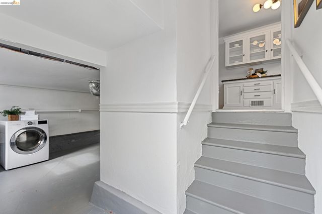 5721 Roberts Ave, Oakland, CA 94605