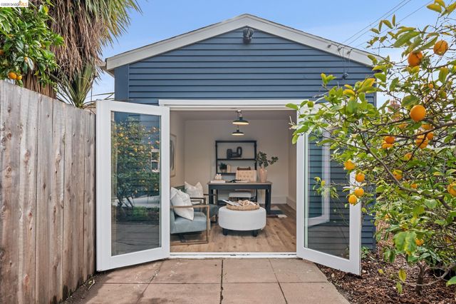 5721 Roberts Ave, Oakland, CA 94605