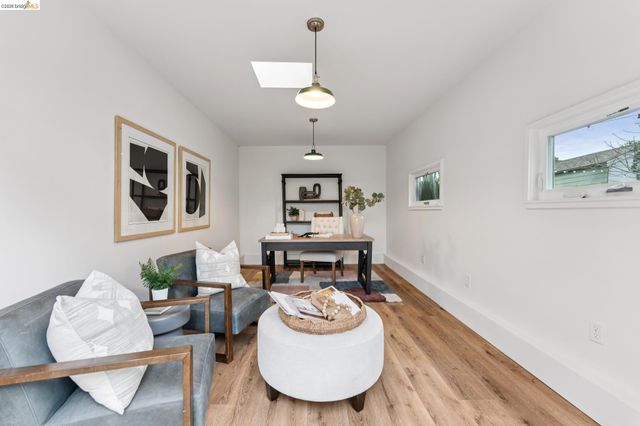 5721 Roberts Ave, Oakland, CA 94605