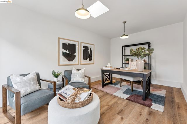 5721 Roberts Ave, Oakland, CA 94605