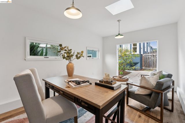 5721 Roberts Ave, Oakland, CA 94605