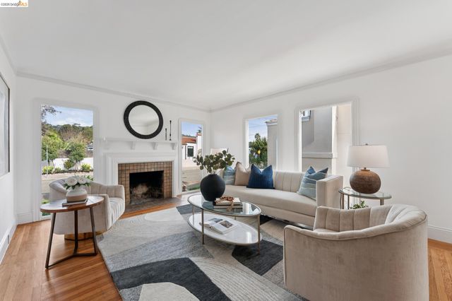 5721 Roberts Ave, Oakland, CA 94605