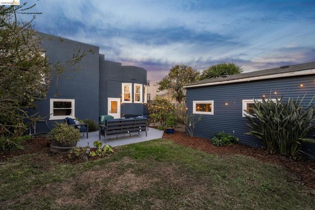 5721 Roberts Ave, Oakland, CA 94605