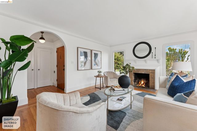 5721 Roberts Ave, Oakland, CA 94605