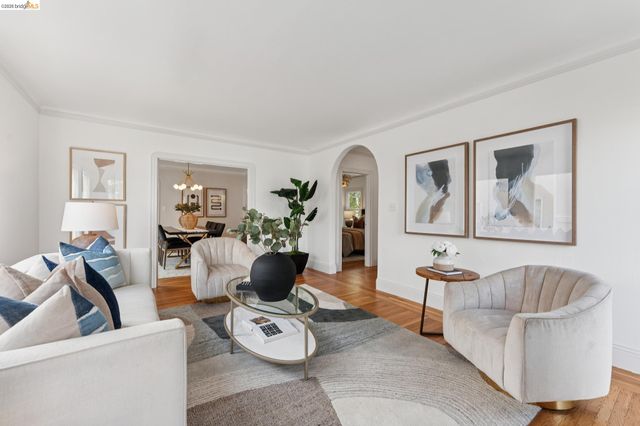 5721 Roberts Ave, Oakland, CA 94605