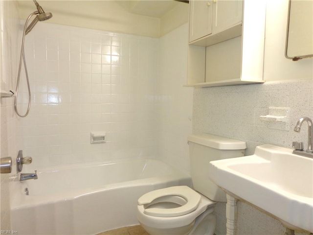 2020 E Ocean View Ave Apt 5, Norfolk, VA 23503