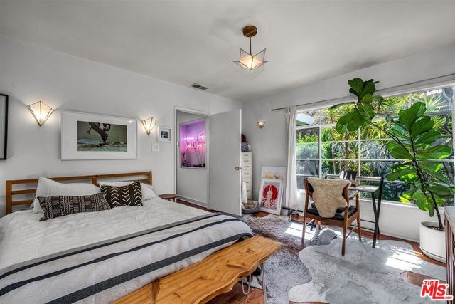 2652 N Beachwood Drive, Los Angeles, CA 90068