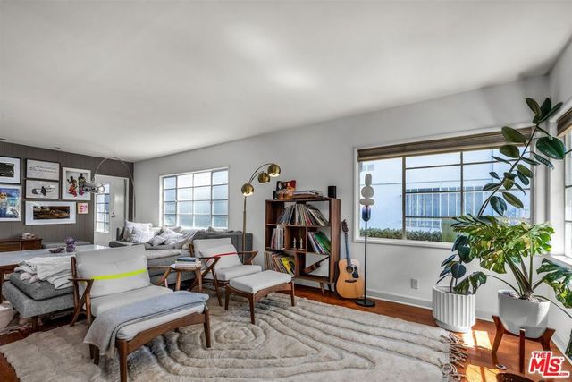 2652 N Beachwood Drive, Los Angeles, CA 90068
