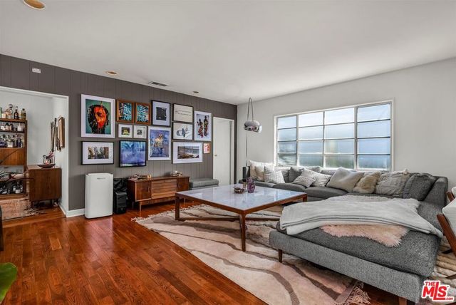 2652 N Beachwood Drive, Los Angeles, CA 90068