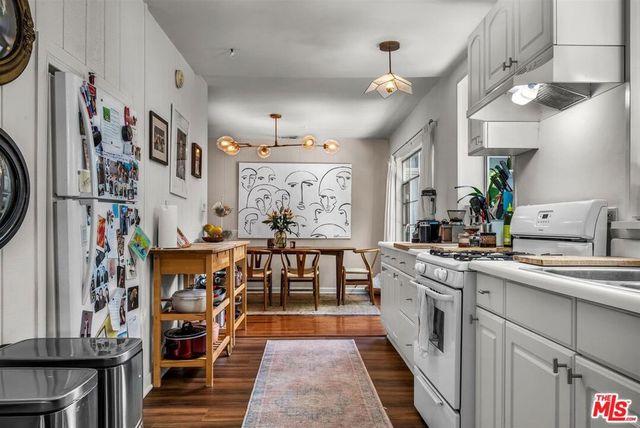 2652 N Beachwood Drive, Los Angeles, CA 90068