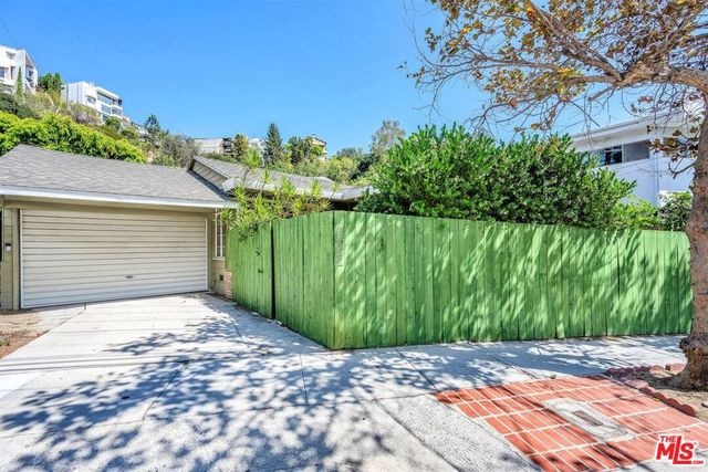 2652 N Beachwood Drive, Los Angeles, CA 90068