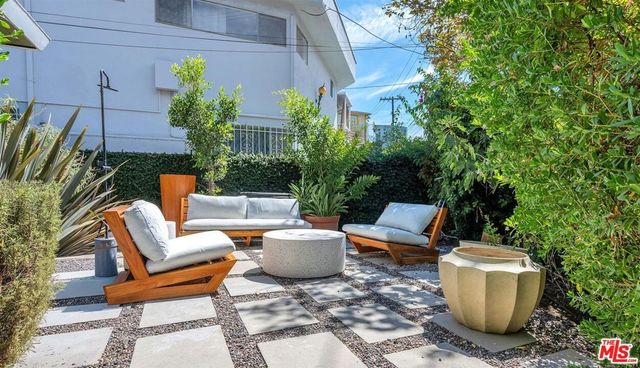 2652 N Beachwood Drive, Los Angeles, CA 90068