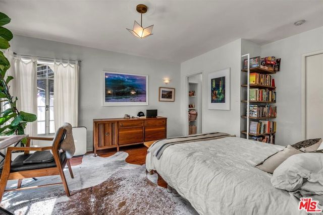 2652 N Beachwood Drive, Los Angeles, CA 90068