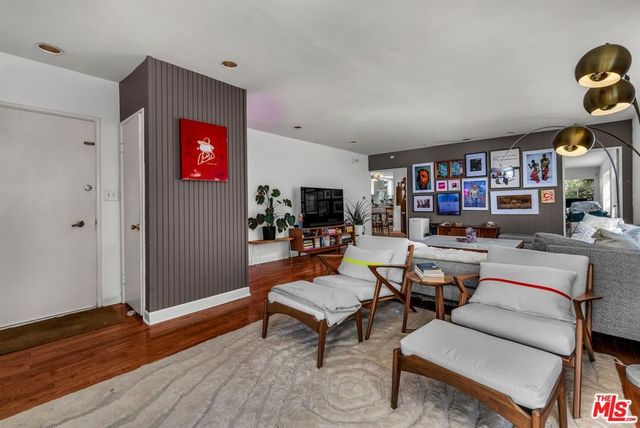 2652 N Beachwood Drive, Los Angeles, CA 90068