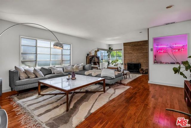 2652 N Beachwood Drive, Los Angeles, CA 90068