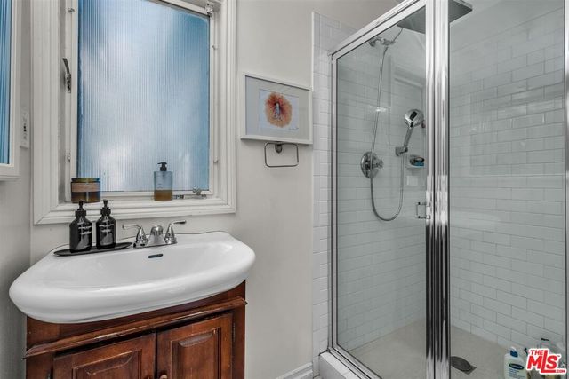 2652 N Beachwood Drive, Los Angeles, CA 90068