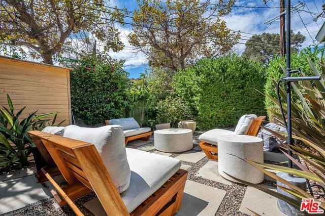 2652 N Beachwood Drive, Los Angeles, CA 90068