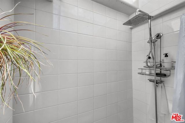 2652 N Beachwood Drive, Los Angeles, CA 90068