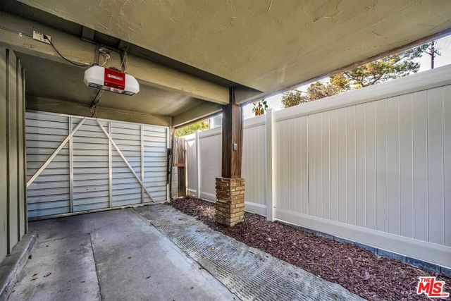 2652 N Beachwood Drive, Los Angeles, CA 90068