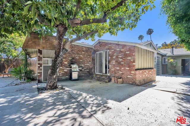 2652 N Beachwood Drive, Los Angeles, CA 90068
