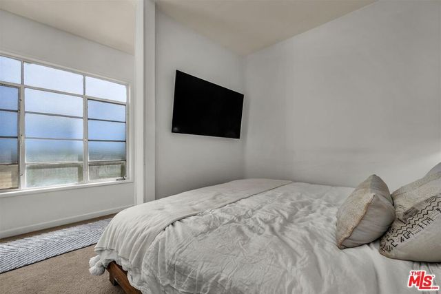 2652 N Beachwood Drive, Los Angeles, CA 90068