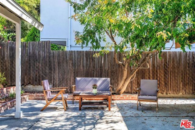 2652 N Beachwood Drive, Los Angeles, CA 90068