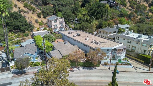 2652 N Beachwood Drive, Los Angeles, CA 90068