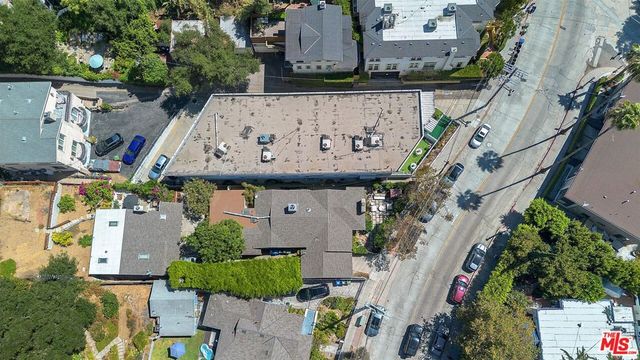2652 N Beachwood Drive, Los Angeles, CA 90068