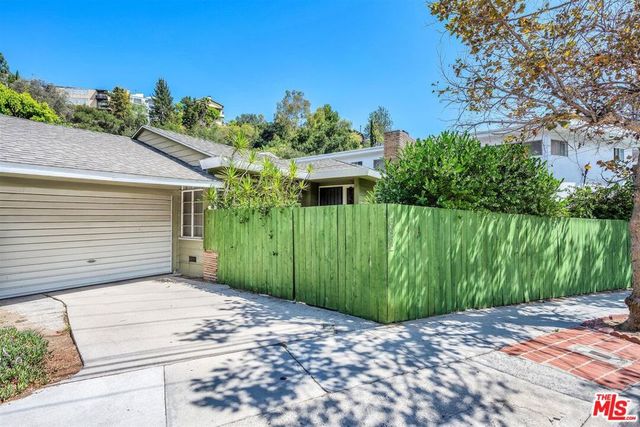 2652 N Beachwood Drive, Los Angeles, CA 90068